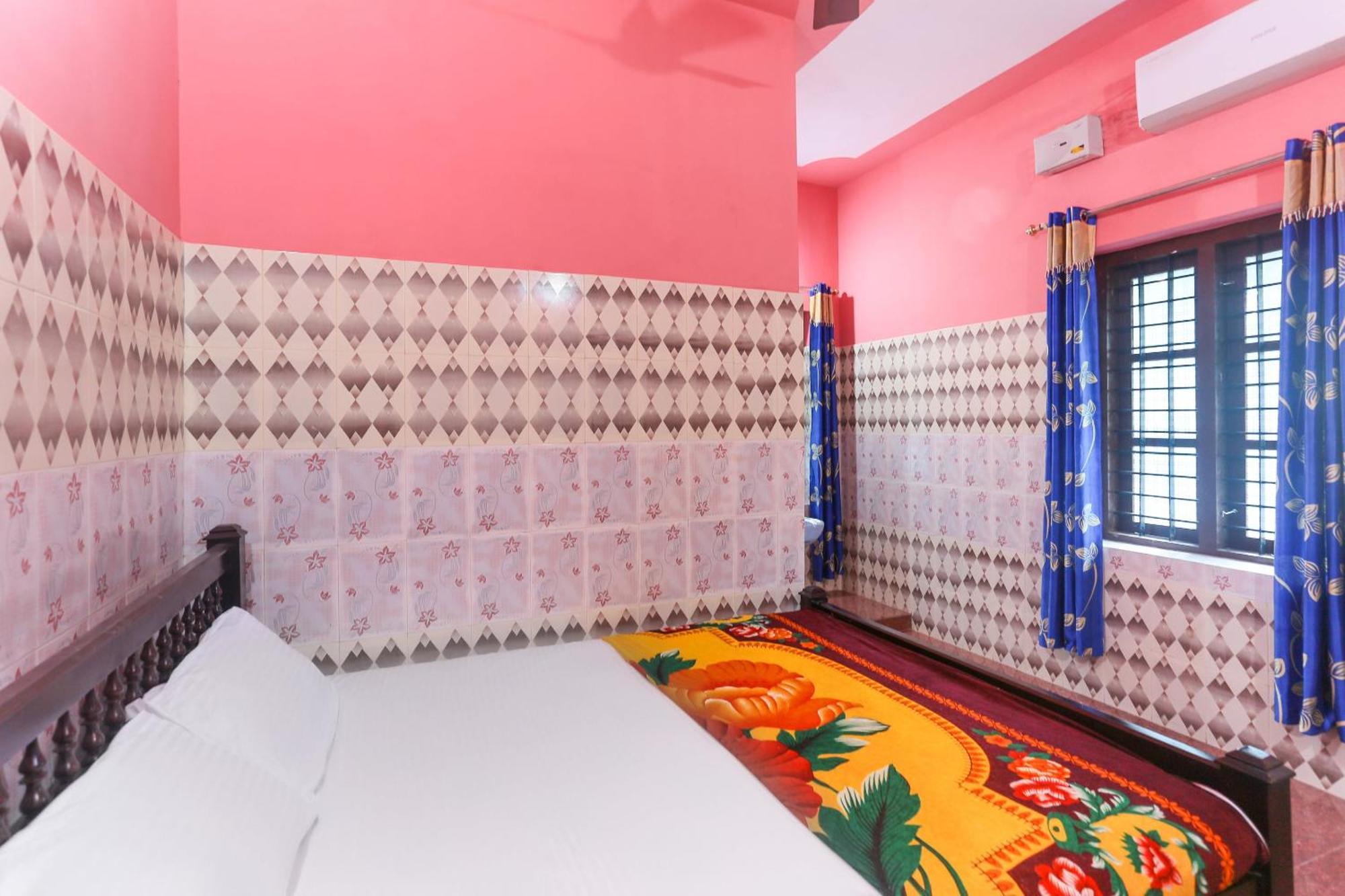 Hotel O Sree Bhadra Tourist Home Колам Екстериор снимка