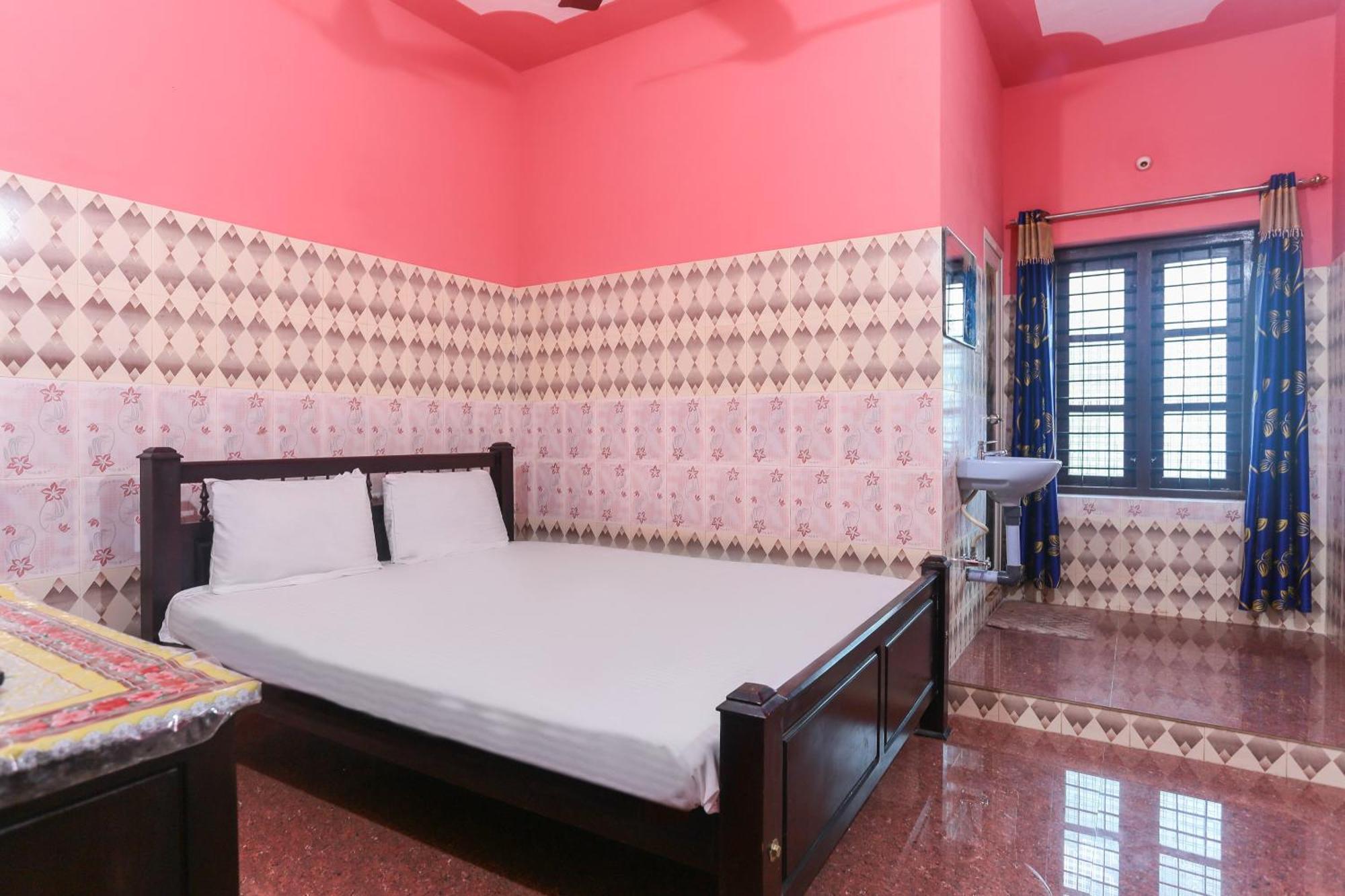 Hotel O Sree Bhadra Tourist Home Колам Екстериор снимка