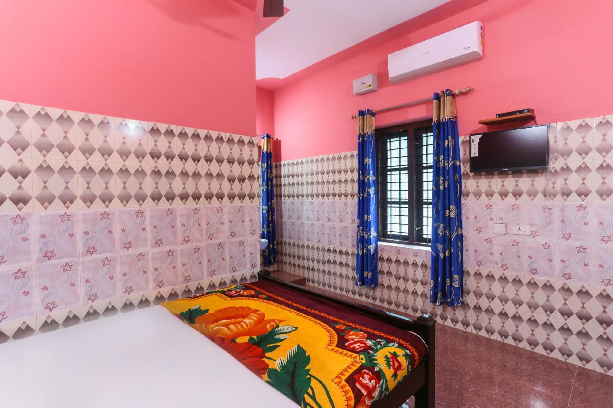Hotel O Sree Bhadra Tourist Home Колам Екстериор снимка