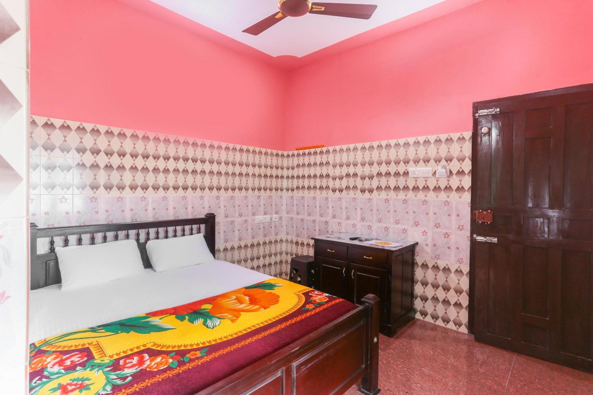 Hotel O Sree Bhadra Tourist Home Колам Екстериор снимка