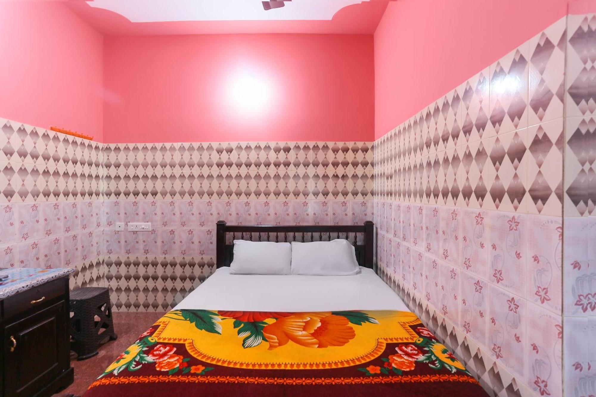 Hotel O Sree Bhadra Tourist Home Колам Екстериор снимка