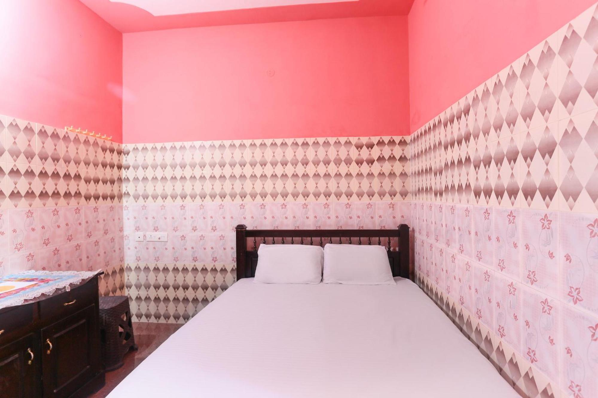 Hotel O Sree Bhadra Tourist Home Колам Екстериор снимка