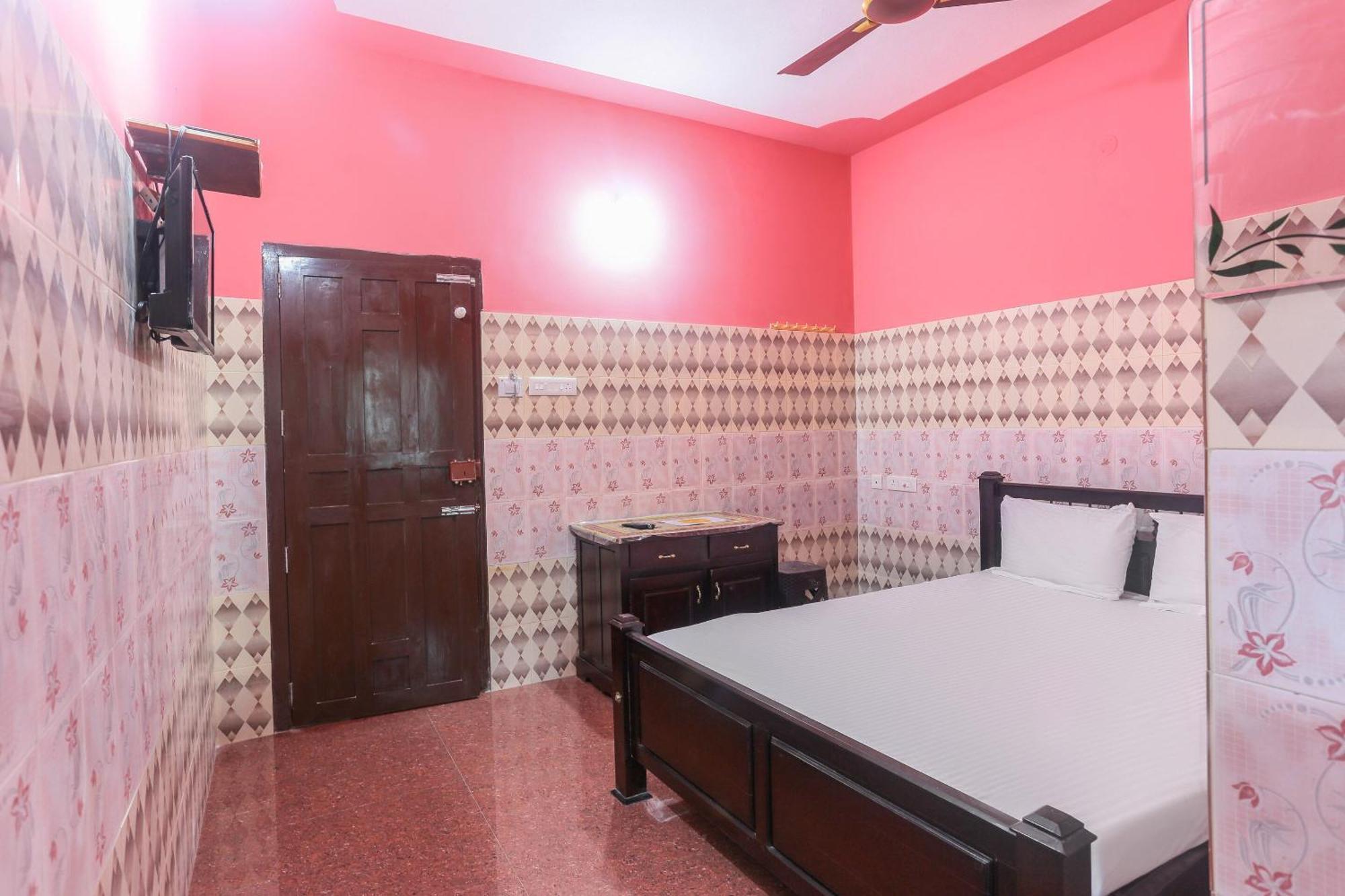 Hotel O Sree Bhadra Tourist Home Колам Екстериор снимка